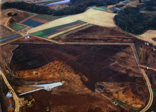 写真１　原口遺跡全景（南から）